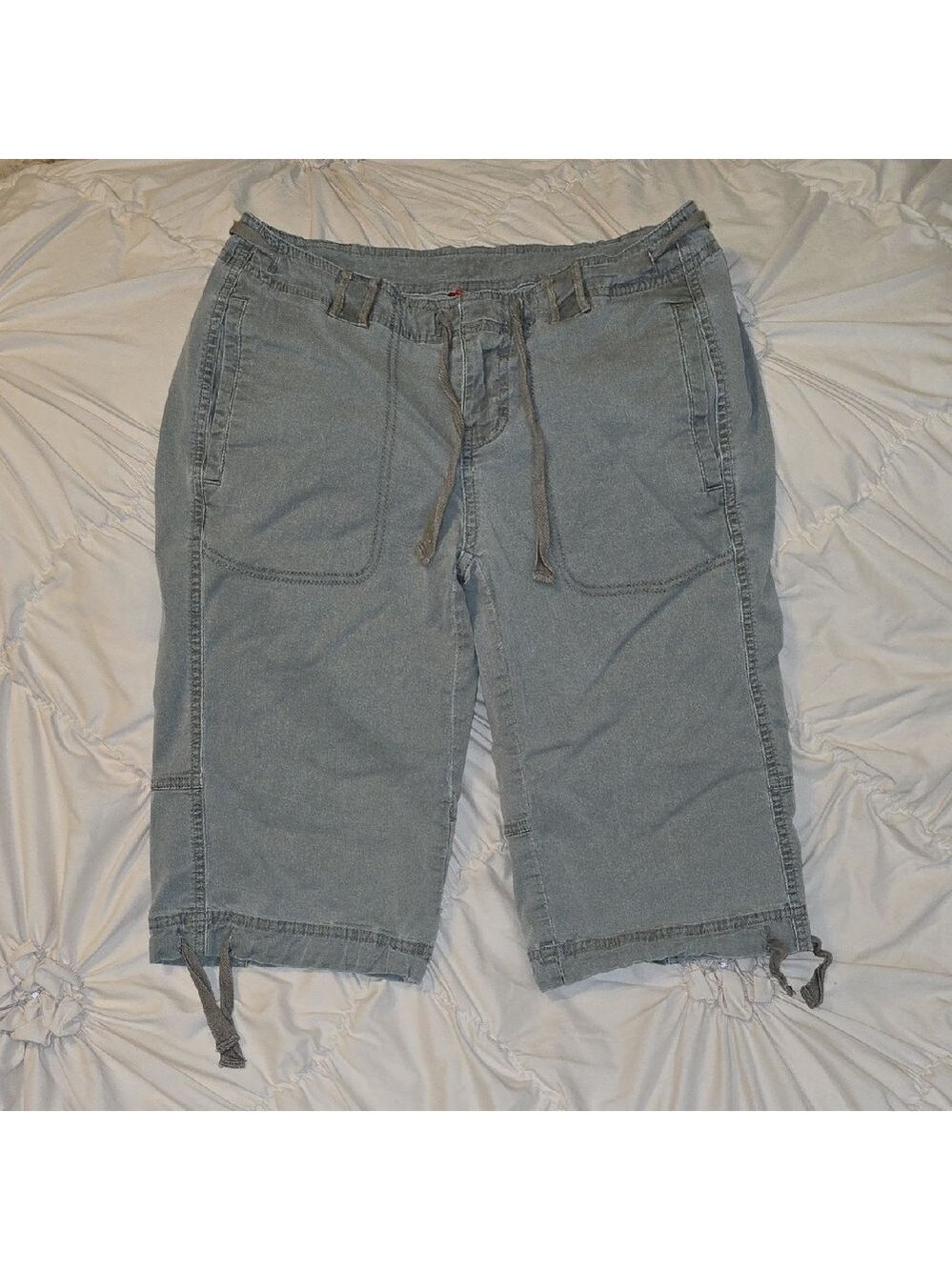 The North Face Sage Green Vintage Fatigues Cargo Capri Shorts Size 2